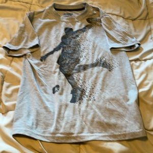 Boys L basketball T-shirt